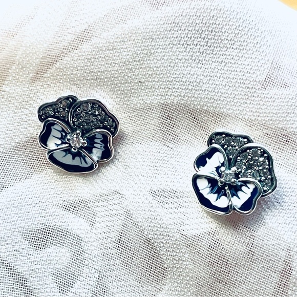 NWOT Sterling Silver 925 Two-Tone Blue Flowers Stud Earrings - Picture 9 of 15